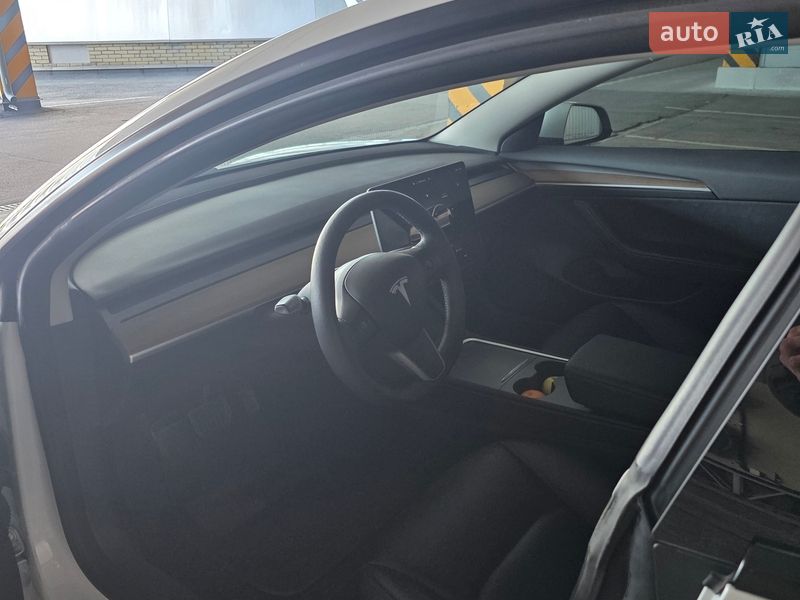Седан Tesla Model 3 2023 в Днепре