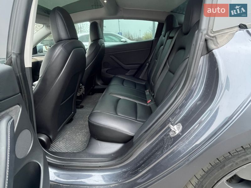 Седан Tesla Model 3 2022 в Львове