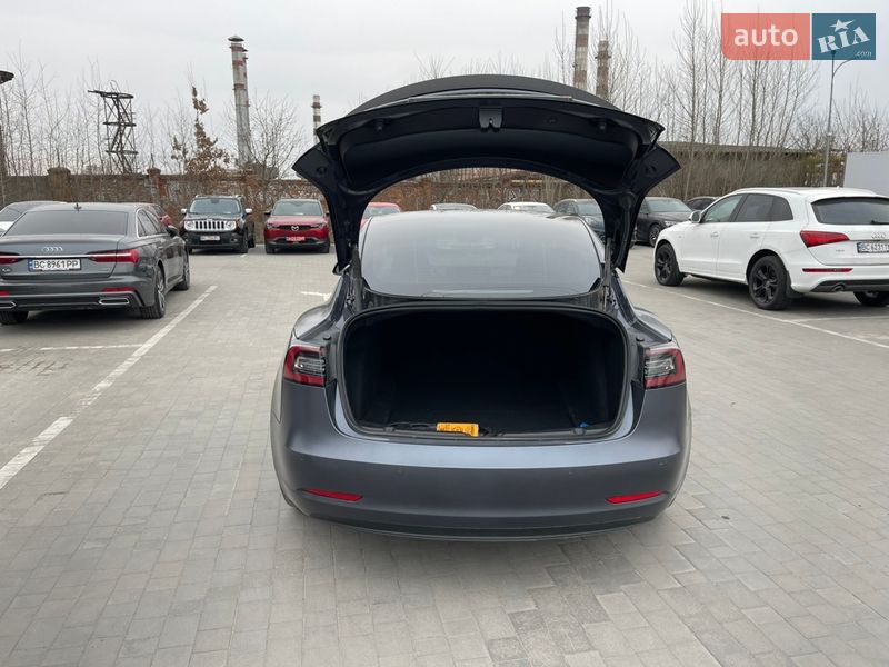 Седан Tesla Model 3 2022 в Львове