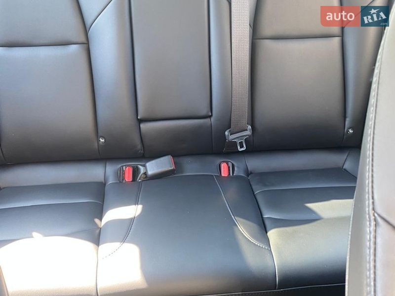 Седан Tesla Model 3 2018 в Ровно