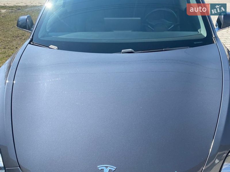 Седан Tesla Model 3 2018 в Ровно
