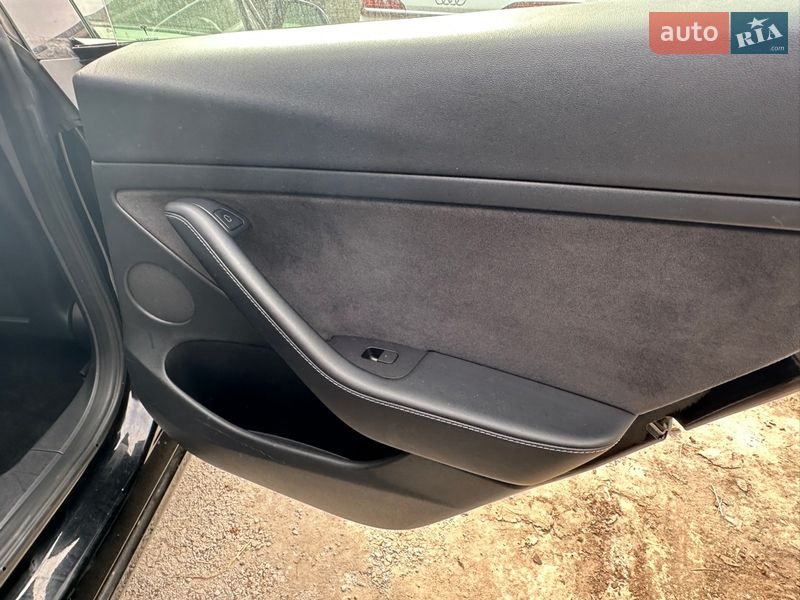 Седан Tesla Model 3 2022 в Киеве