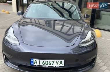 Седан Tesla Model 3 2018 в Бучі