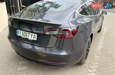 Седан Tesla Model 3 2018 в Бучі