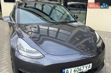 Седан Tesla Model 3 2018 в Бучі