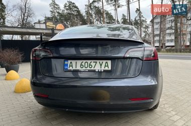 Седан Tesla Model 3 2018 в Бучі