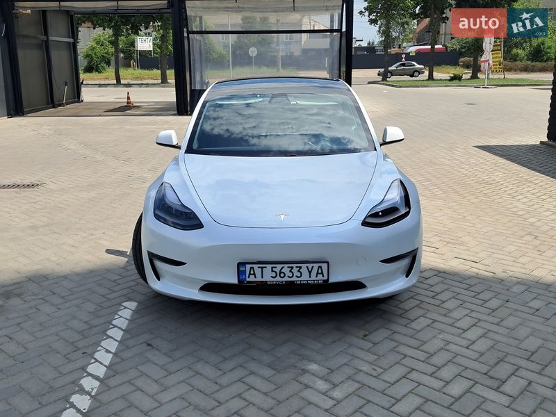 Седан Tesla Model 3 2020 в Ивано-Франковске