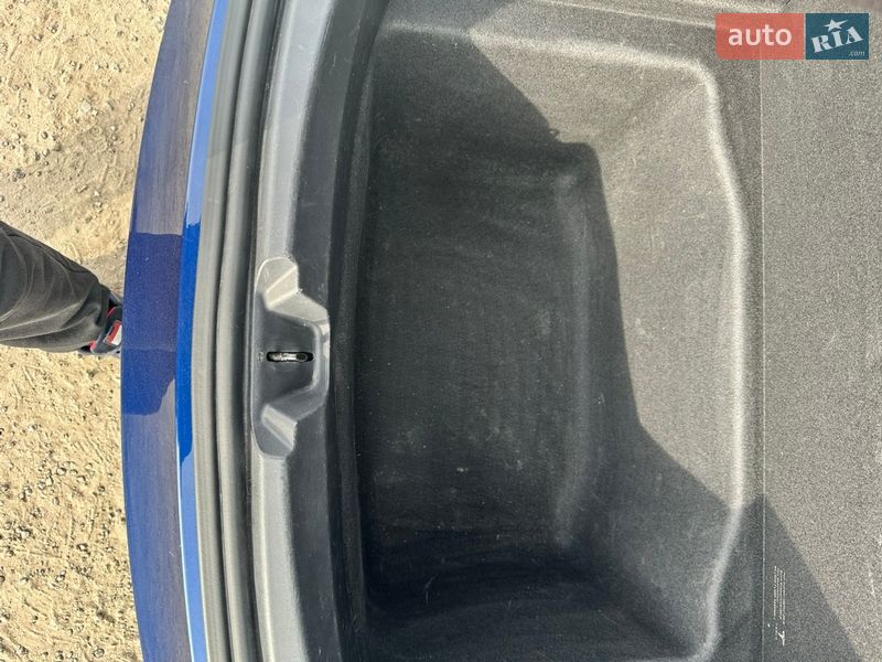 Седан Tesla Model 3 2019 в Киеве