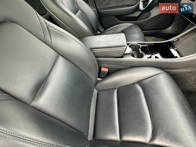 Седан Tesla Model 3 2019 в Киеве