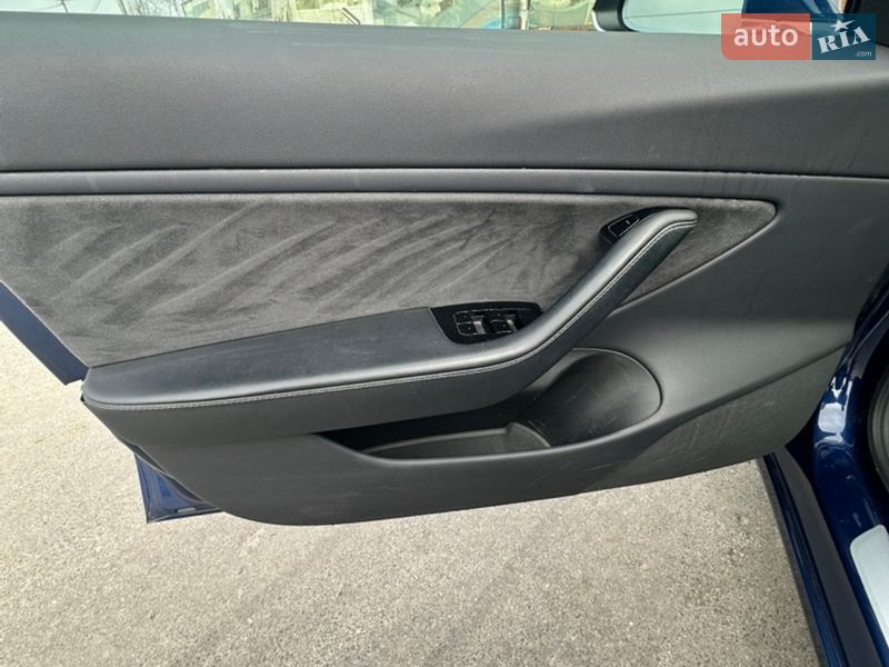 Седан Tesla Model 3 2019 в Киеве