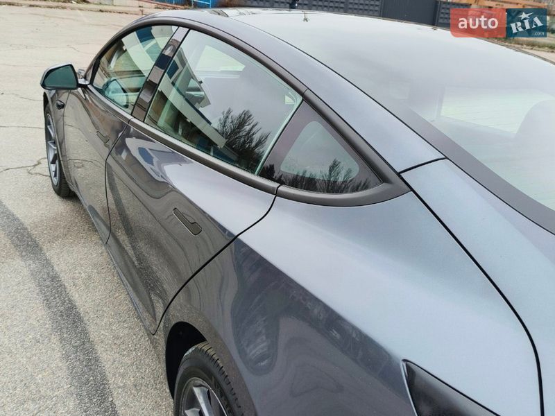 Седан Tesla Model 3 2023 в Дніпрі