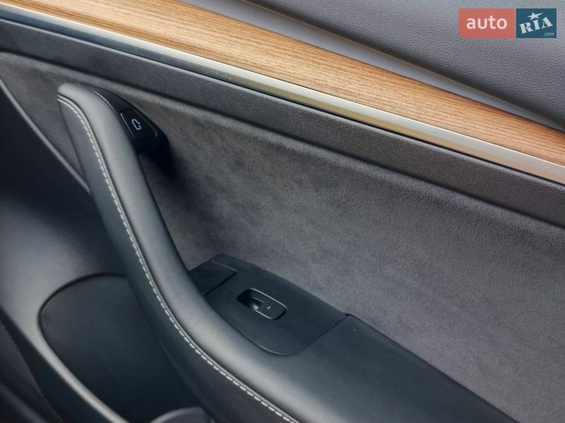 Седан Tesla Model 3 2023 в Дніпрі