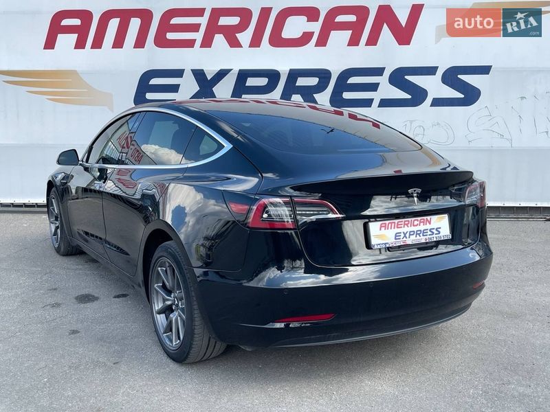 Седан Tesla Model 3 2020 в Киеве