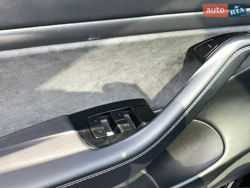 Седан Tesla Model 3 2020 в Киеве