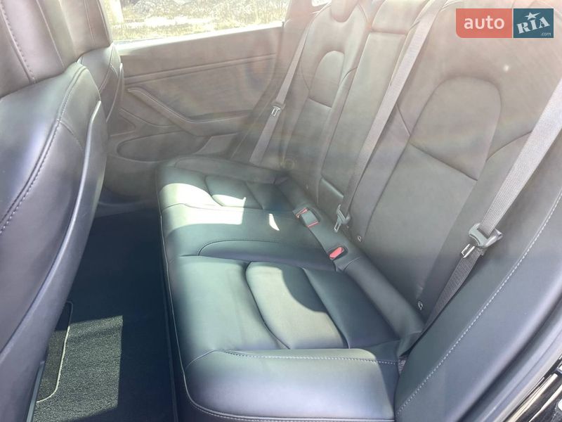 Седан Tesla Model 3 2020 в Киеве