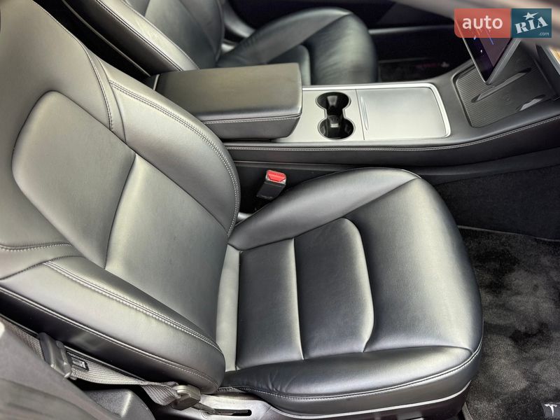 Седан Tesla Model 3 2022 в Києві