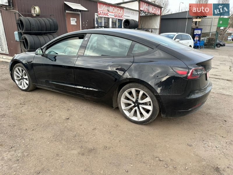 Седан Tesla Model 3 2022 в Киеве