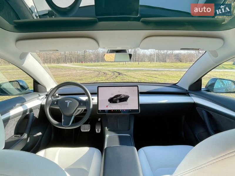 Седан Tesla Model 3 2022 в Кропивницькому