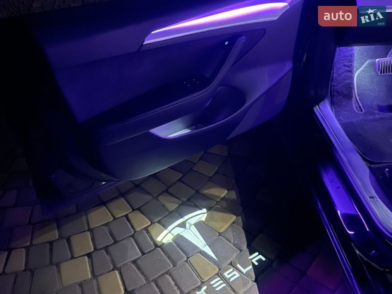 Седан Tesla Model 3 2022 в Кропивницькому