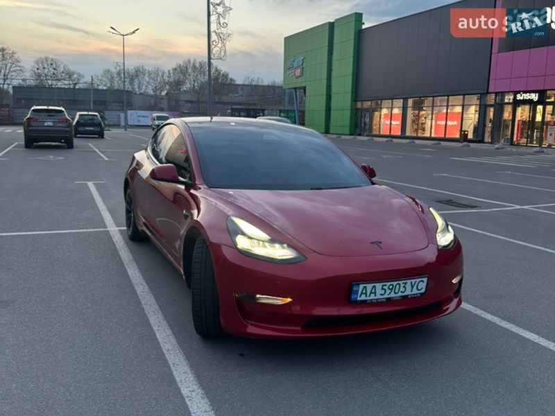 Седан Tesla Model 3 2021 в Киеве