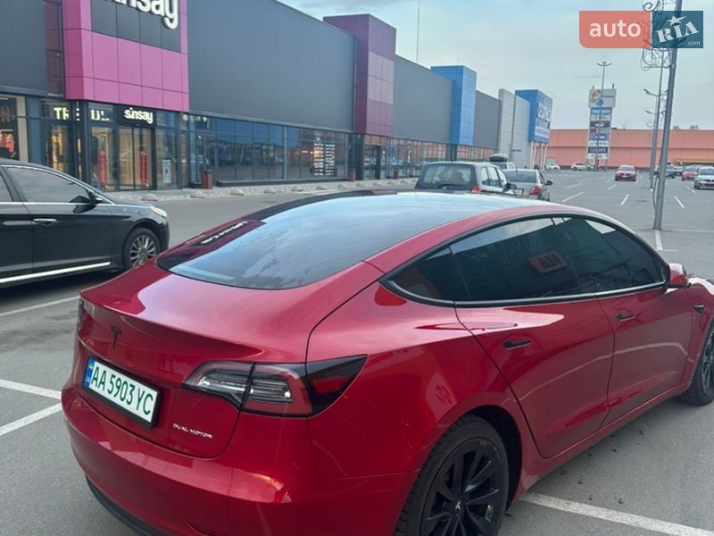 Седан Tesla Model 3 2021 в Киеве
