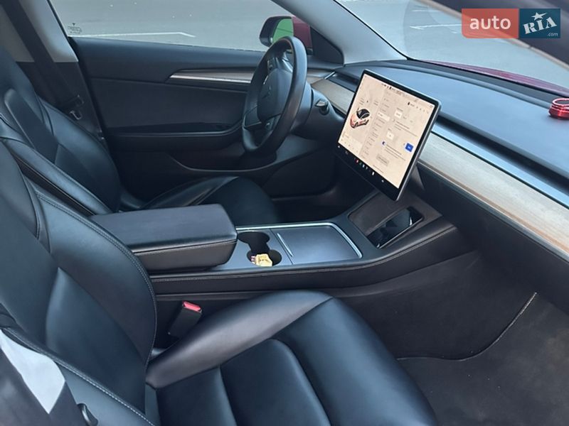 Седан Tesla Model 3 2021 в Киеве