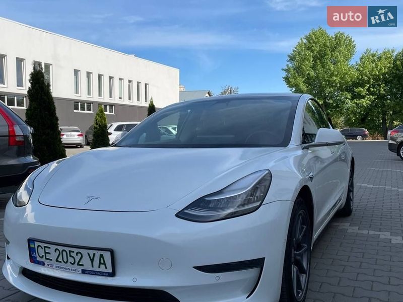 Седан Tesla Model 3 2019 в Черновцах