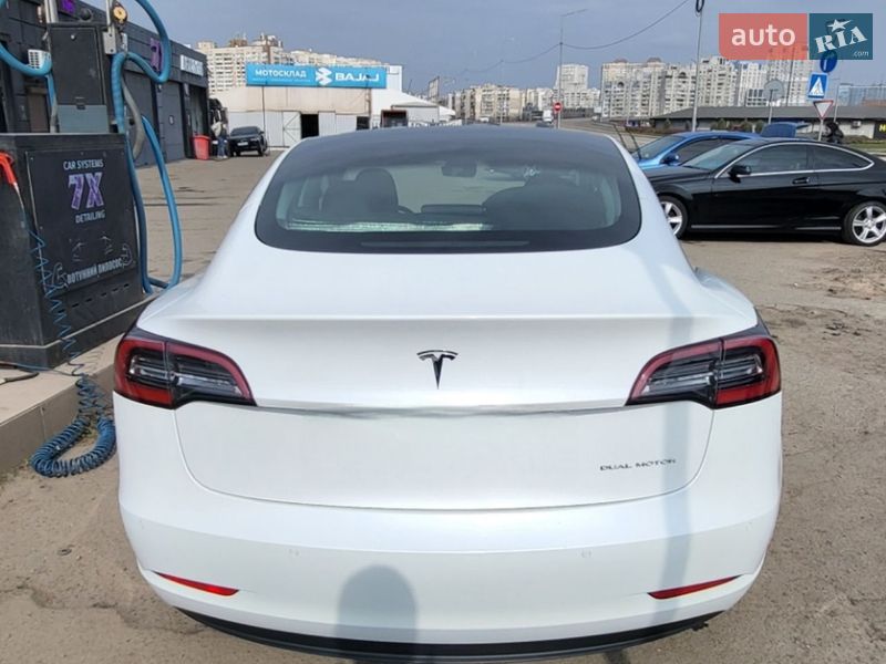 Седан Tesla Model 3 2021 в Киеве