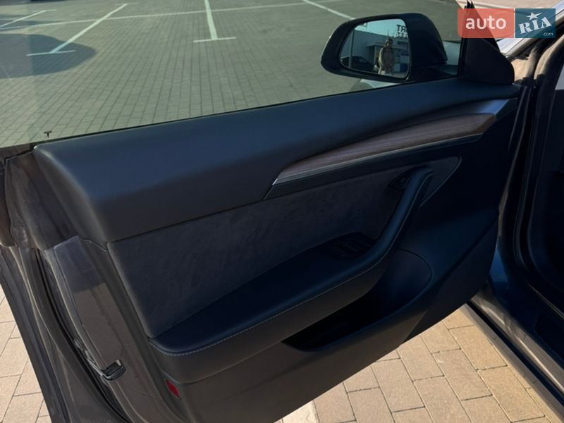 Седан Tesla Model 3 2023 в Виннице