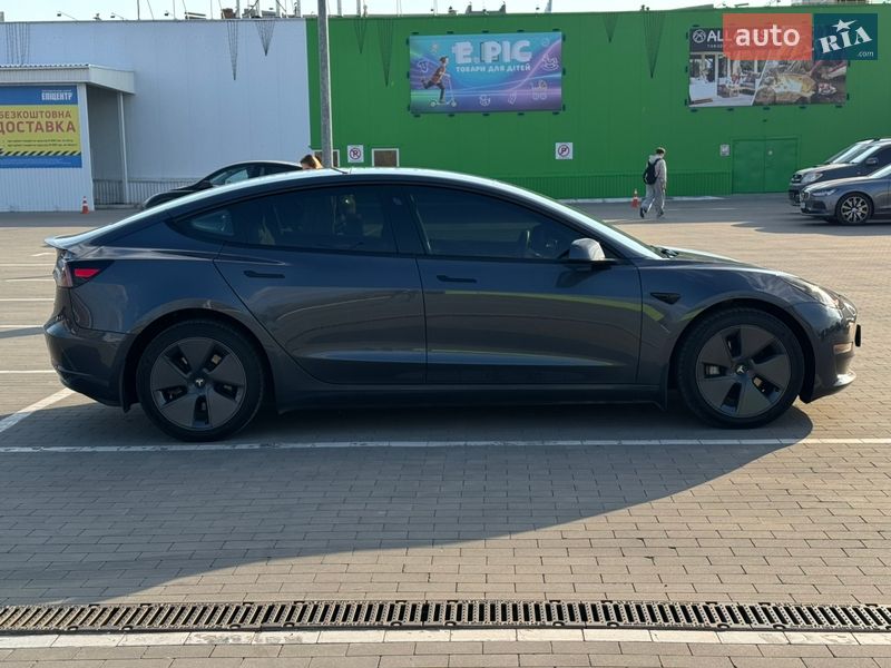 Седан Tesla Model 3 2023 в Виннице
