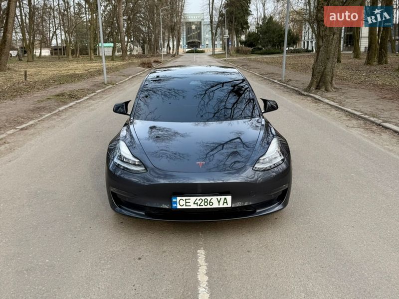 Седан Tesla Model 3 2018 в Черновцах