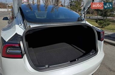 Седан Tesla Model 3 2022 в Киеве
