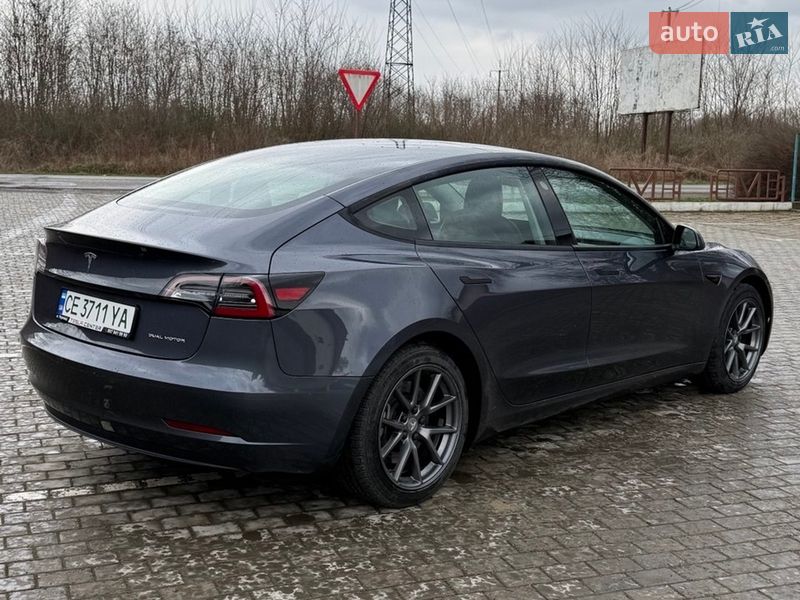 Седан Tesla Model 3 2022 в Черновцах