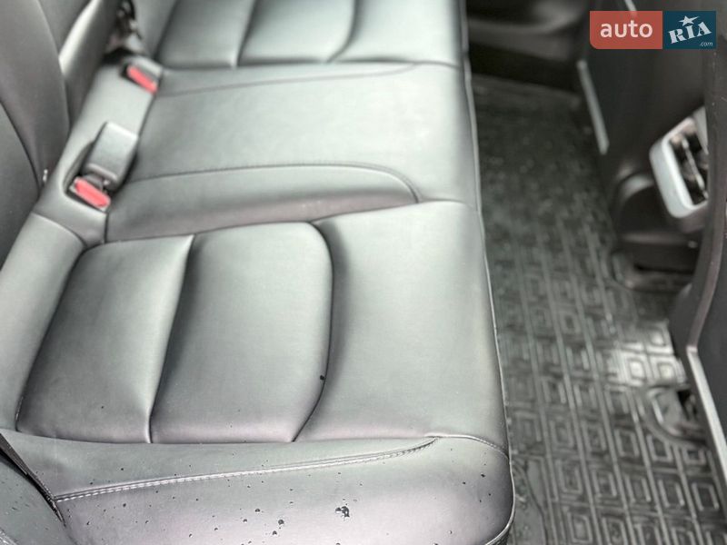 Седан Tesla Model 3 2022 в Черновцах