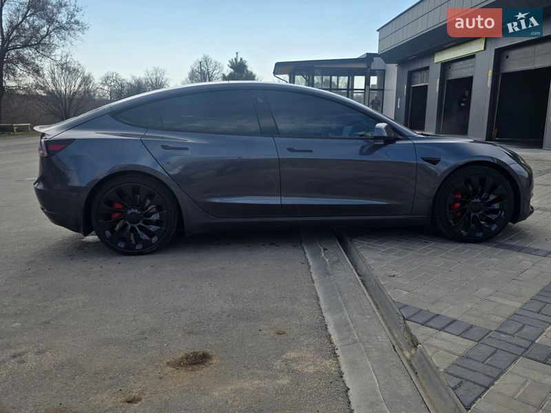 Седан Tesla Model 3 2022 в Днепре