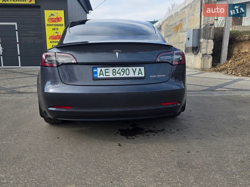 Седан Tesla Model 3 2022 в Днепре