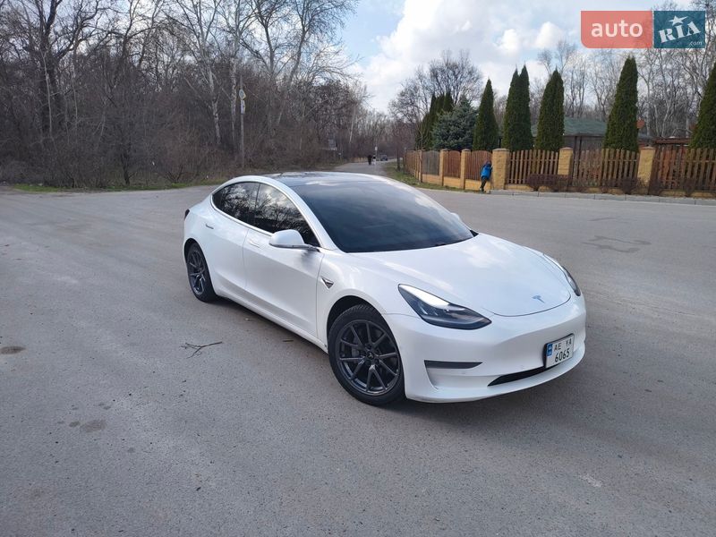 Седан Tesla Model 3 2020 в Дніпрі