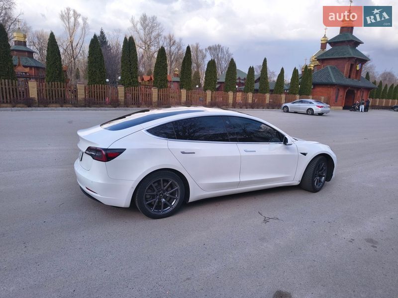 Седан Tesla Model 3 2020 в Дніпрі