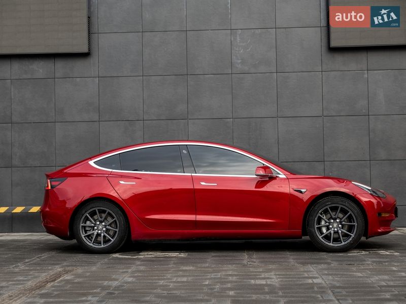 Седан Tesla Model 3 2018 в Житомирі