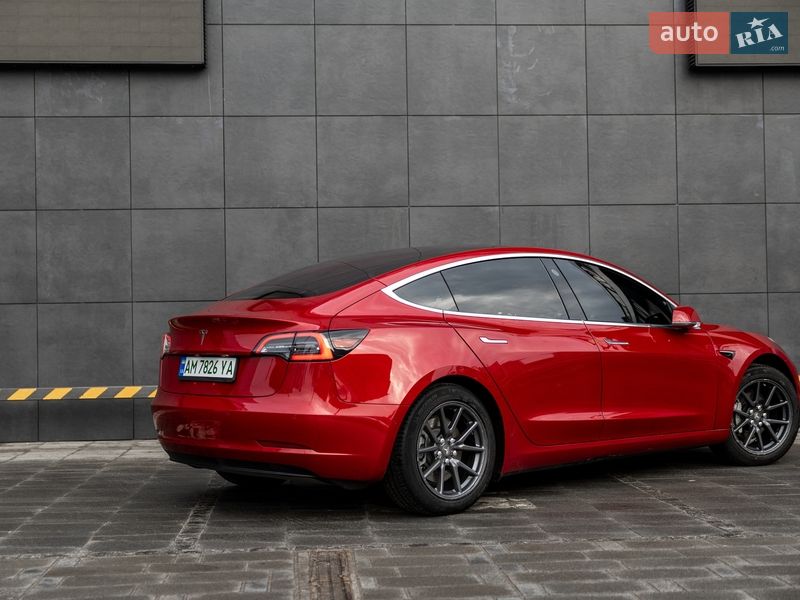 Седан Tesla Model 3 2018 в Житомирі