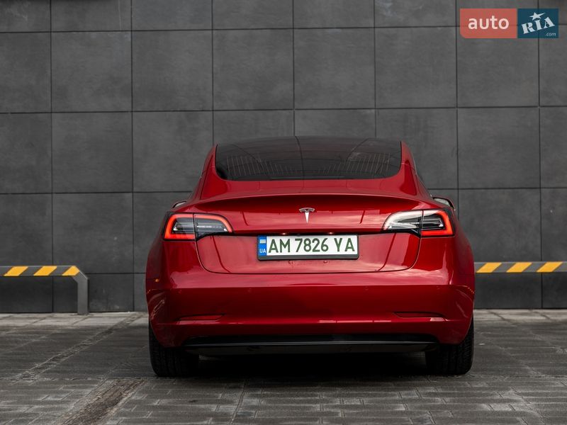 Седан Tesla Model 3 2018 в Житомирі