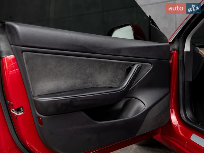 Седан Tesla Model 3 2018 в Житомирі