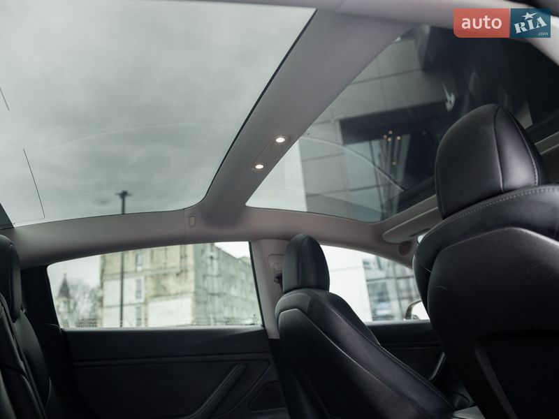 Седан Tesla Model 3 2018 в Житомирі