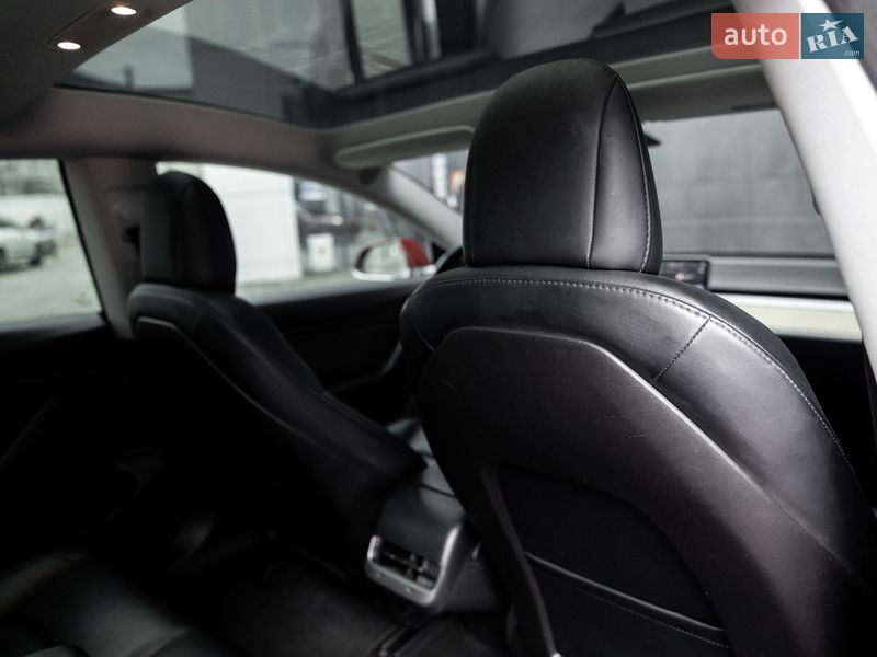Седан Tesla Model 3 2018 в Житомирі