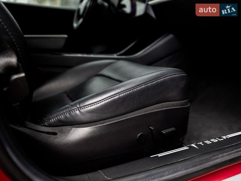 Седан Tesla Model 3 2018 в Житомирі