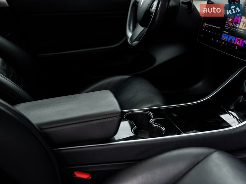 Седан Tesla Model 3 2018 в Житомирі