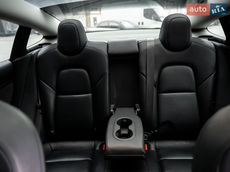 Седан Tesla Model 3 2018 в Житомирі