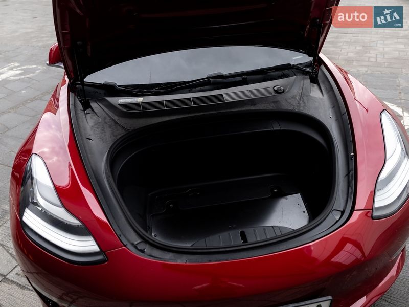 Седан Tesla Model 3 2018 в Житомирі