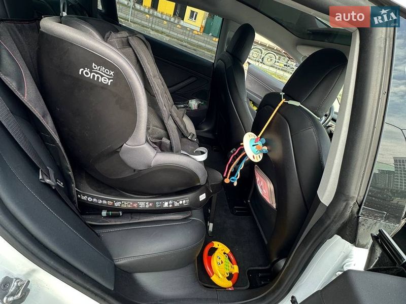 Седан Tesla Model 3 2019 в Києві