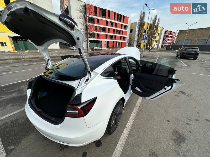 Седан Tesla Model 3 2019 в Києві